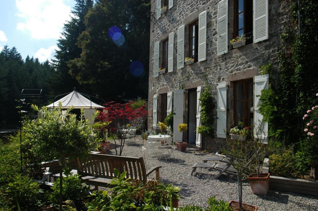 Le Moulin Des Farges Bed and Breakfast Meymac Exteriör bild