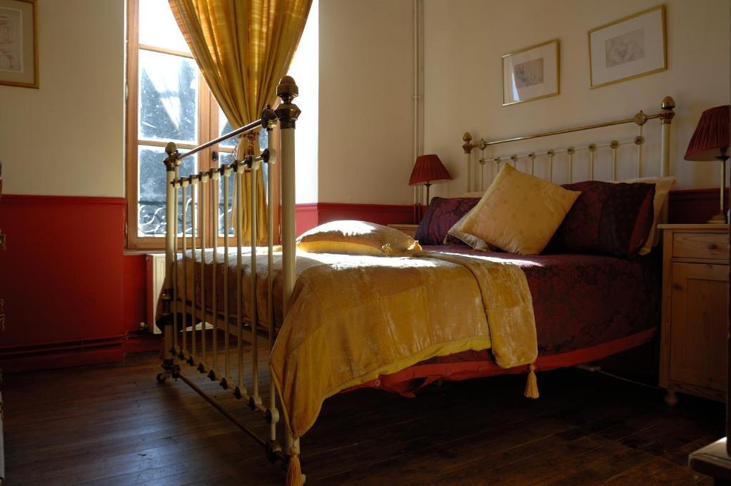 Le Moulin Des Farges Bed and Breakfast Meymac Rum bild