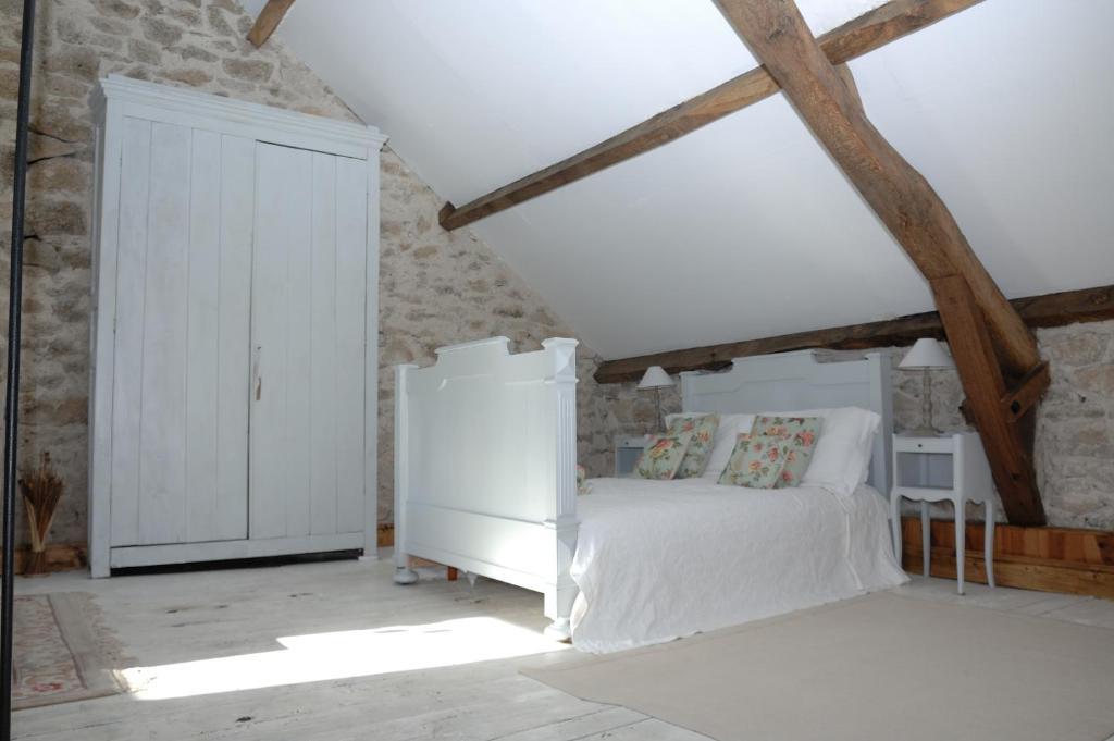 Le Moulin Des Farges Bed and Breakfast Meymac Rum bild