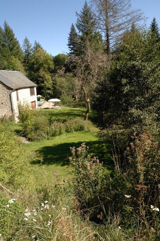 Le Moulin Des Farges Bed and Breakfast Meymac Exteriör bild